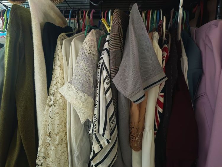 อื่นๆ เสื้อเชิ้ตและเสื้อผู้หญิง EU 36 อื่นๆ แขนสั้น เสื้อมือสองขาย50ตัวขึ้นตัวละ9