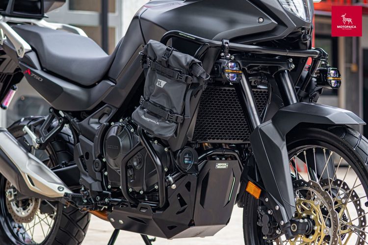Honda XL750 Transalp ปี2025 มือเดียว วิ่ง5,000Km. ของแต่งกว่าแสน รูปที่ 9