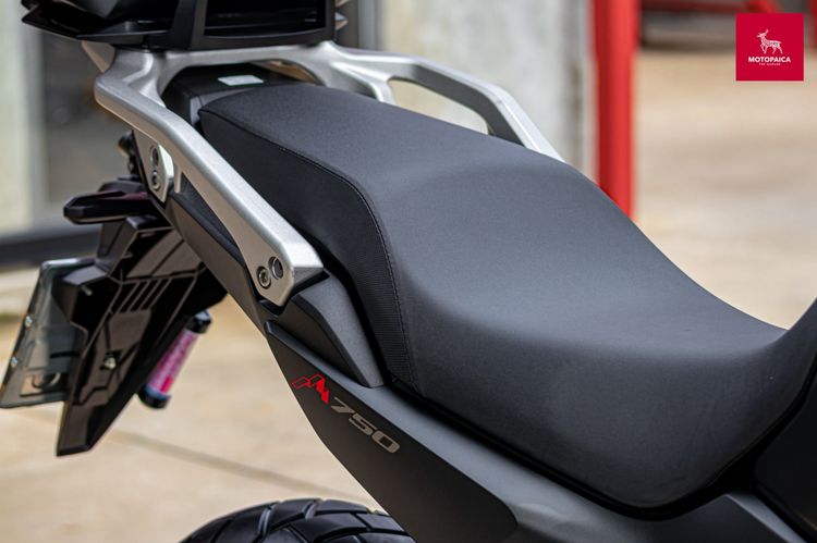 Honda XL750 Transalp ปี2025 มือเดียว วิ่ง5,000Km. ของแต่งกว่าแสน รูปที่ 17