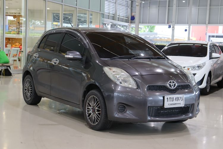 รถ Toyota Yaris 1.5 E สี เทา