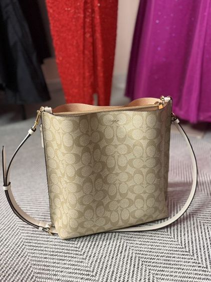 กระเป๋าสะพายข้างทรงบักเก็ตจาก [Coach Mollie Bucket Bag] รูปที่ 2