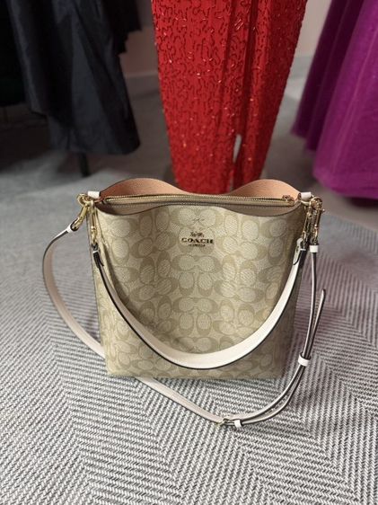 กระเป๋าสะพายข้างทรงบักเก็ตจาก [Coach Mollie Bucket Bag]