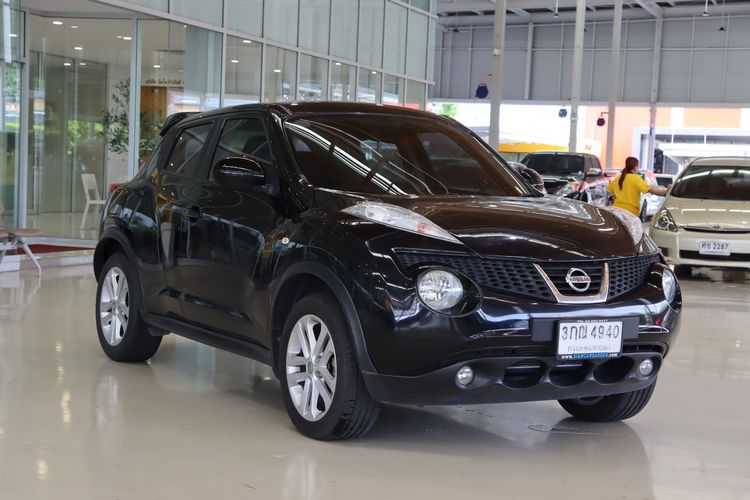 Nissan Juke 2014 1.6 V Sedan เบนซิน ไม่ติดแก๊ส เกียร์อัตโนมัติ ดำ รูปที่ 2
