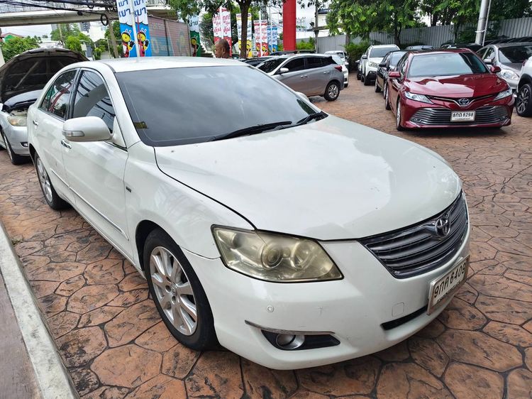 รถ Toyota Camry 2.4 V สี ขาว