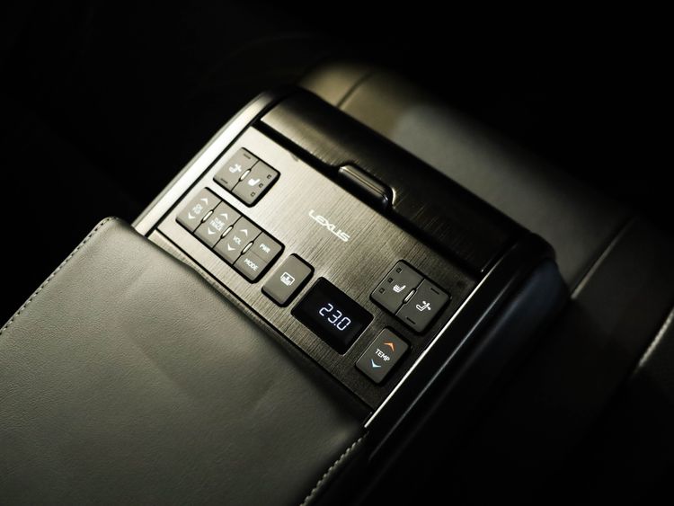 Lexus ES300h 2019 2.5 Premium Sedan ปลั๊กอินไฮบริด (PHEV) ไม่ติดแก๊ส เกียร์อัตโนมัติ บรอนซ์เงิน รูปที่ 4