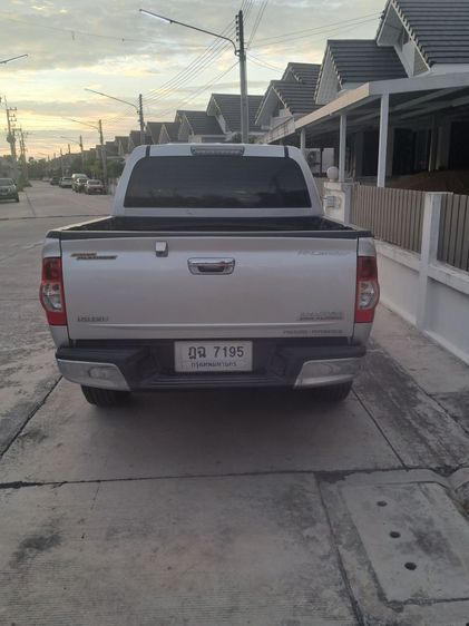 รถ Isuzu D-MAX 3.0 Hi-Lander Platinum สี บรอนซ์เงิน