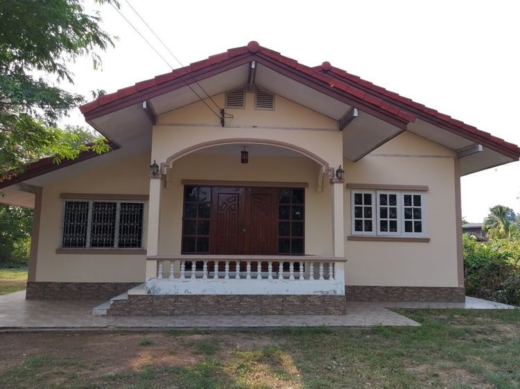 ขายบ้านเดี่ยว 3 ห้องนอน 2 ห้องน้ำ พร้อมอาคารเช่า 5 ห้อง ทำเลเมืองสุรินทร์ ใกล้โรงพยาบาล มหาวิทยาลัย ศาลากลางใหม่ ราคา 4 ล้านบาท ค่าโอนคนละครึ่ง