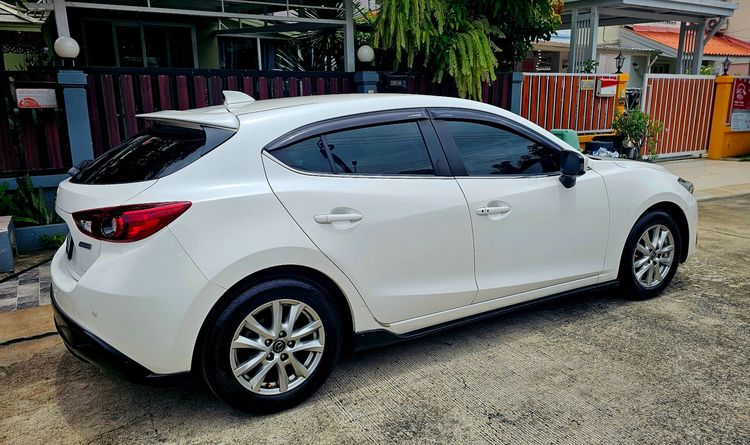 Mazda Mazda3 2016 2.0 S Sports Sedan เบนซิน ไม่ติดแก๊ส เกียร์อัตโนมัติ ขาว รูปที่ 3