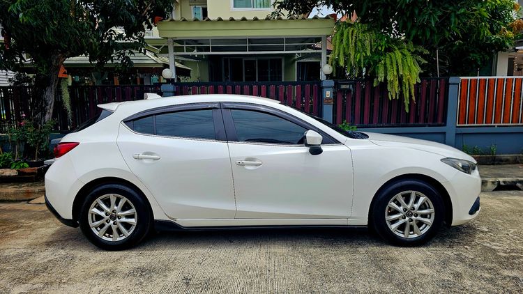 Mazda Mazda3 2016 2.0 S Sports Sedan เบนซิน ไม่ติดแก๊ส เกียร์อัตโนมัติ ขาว รูปที่ 2