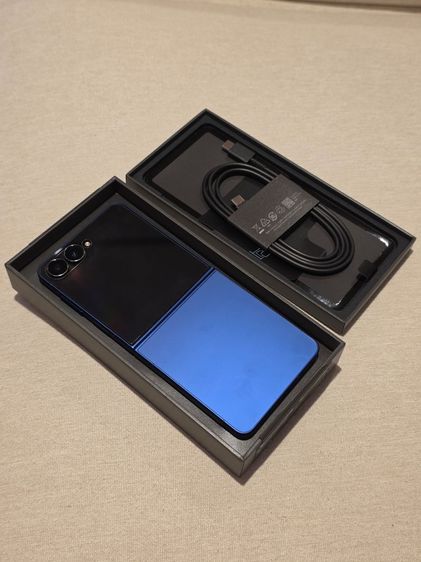 อื่นๆ 512 GB Samsung Z Flip 7 512GB