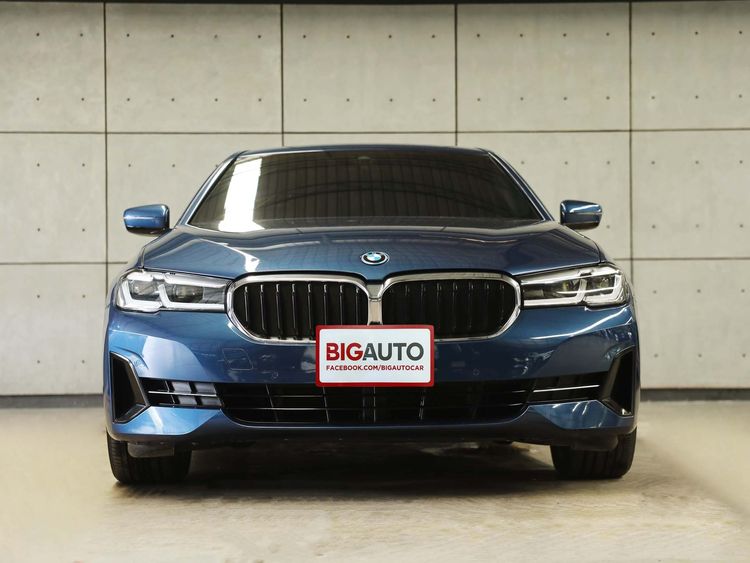 BMW Series 5 2022 530e Sedan ปลั๊กอินไฮบริด (PHEV) ไม่ติดแก๊ส เกียร์อัตโนมัติ น้ำเงิน รูปที่ 4