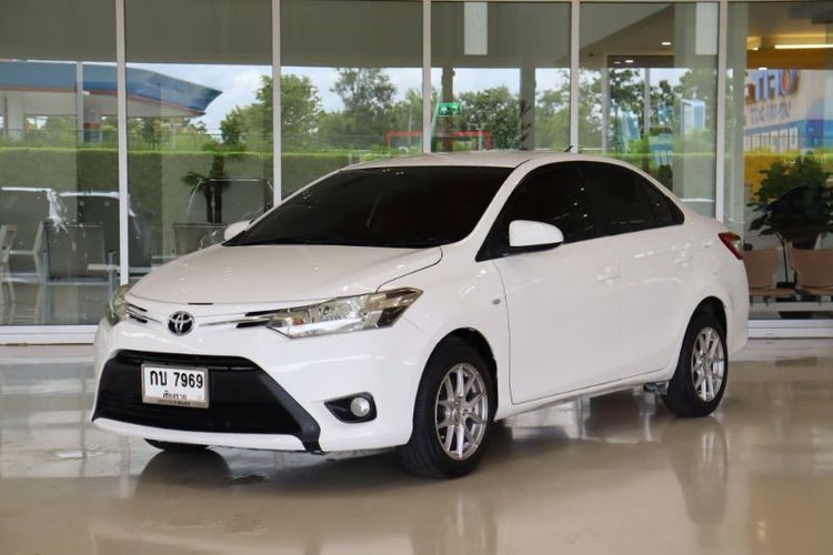 รถ Toyota Vios 1.5 J สี ขาว