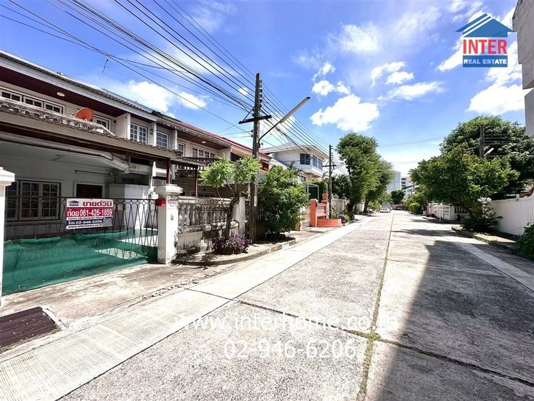 ทาวน์เฮ้าส์ 2 ชั้น 34 ตร.ว. หมู่บ้านราชาวิลล่า ลาดพร้าว67-2 ใกล้รถไฟฟ้า สายสีเหลือง สถานีลาดพร้าว71 ถนนลาดพร้าว เขตบางกะปิ 