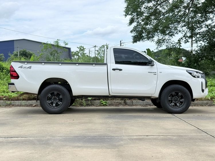 รถ Toyota Hilux Revo 2.8 J 4WD สี ขาว