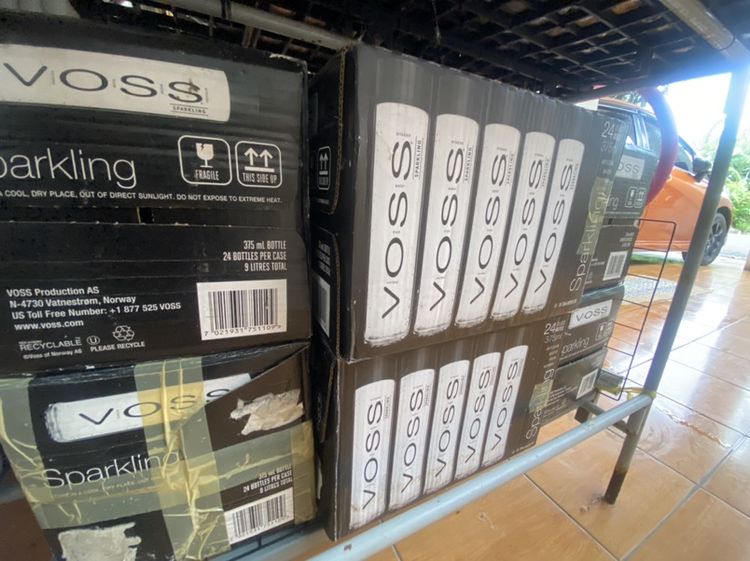 ส่งต่อ] ขวดแก้วเปล่า VOSS ทรงสวย สภาพกริบ มีฝาครบ 🍾✨ รูปที่ 2