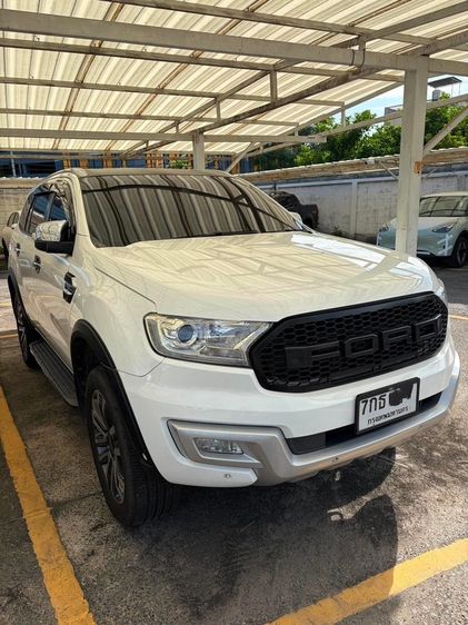 รถ Ford Everest 2.2 Titanium Plus สี ขาว