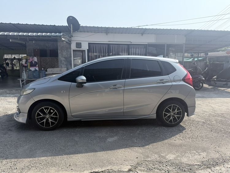 Honda Jazz 2018 1.5 V i-VTEC Sedan เบนซิน เกียร์อัตโนมัติ บรอนซ์เงิน รูปที่ 4