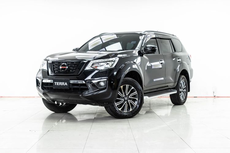 รถ Nissan Terra 2.3 VL สี ดำ