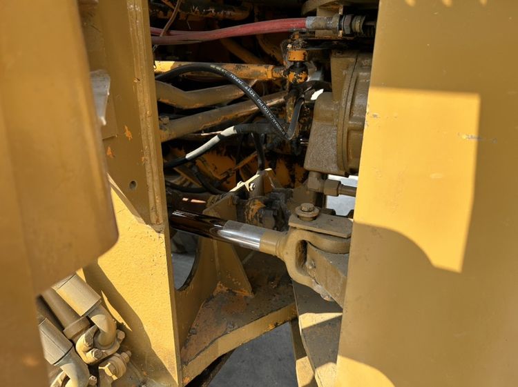 รถตักล้อยาง KOMATSU รุ่น  530 เทียบเท่า WA300 บุ้งกี๋ 2.3 คิว ยกสูง 3.6 ม. รถเก่านอกนำเข้า รูปที่ 11