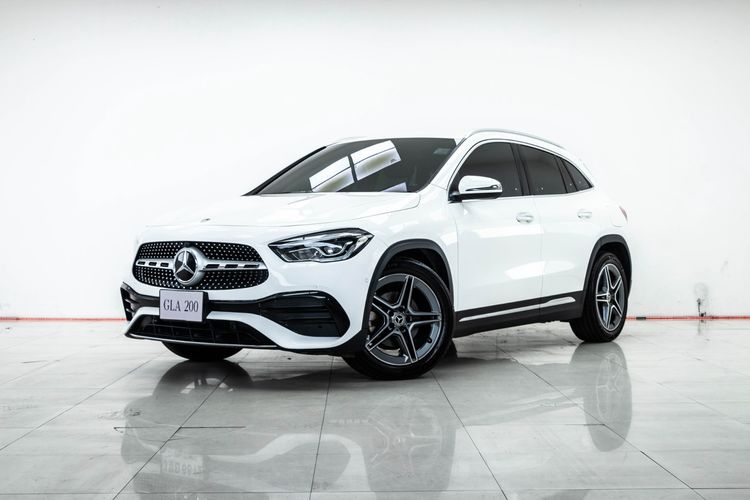 รถ Mercedes-Benz GLA-Class GLA200 สี ขาว