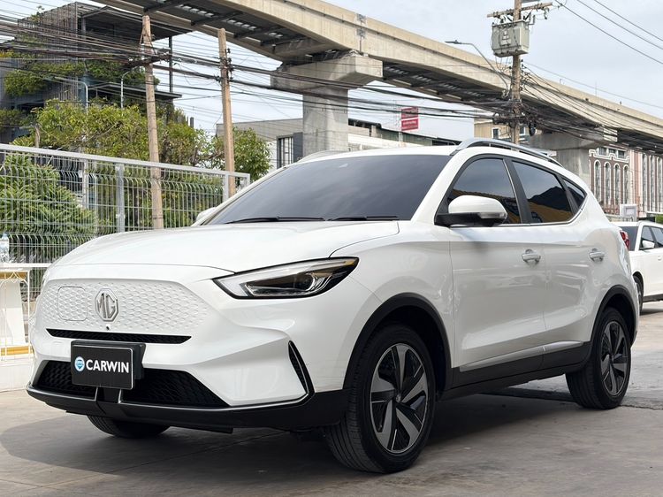 รถ MG ZS EV สี ขาว