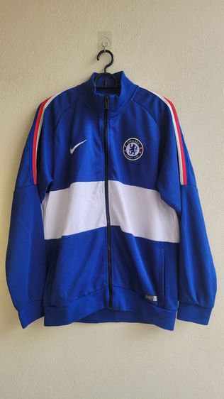 เสื้อแจ็คเก็ตในภาพคือ Nike Chelsea FC I96 Anthem Track Jacket (ฤดูกาล 2019/20) สีฟ้า (Rush Blue)