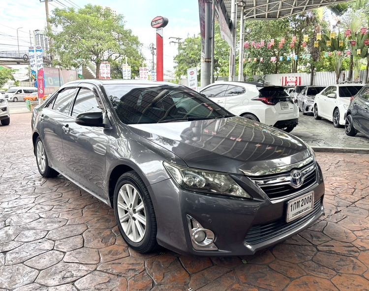 รถ Toyota Camry 2.5 Hybrid สี เทา