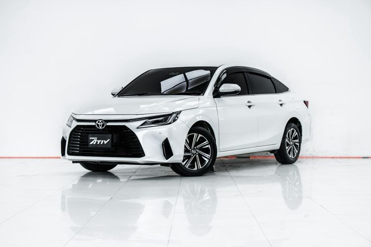 รถ Toyota Yaris ATIV 1.2 Premium สี ขาว