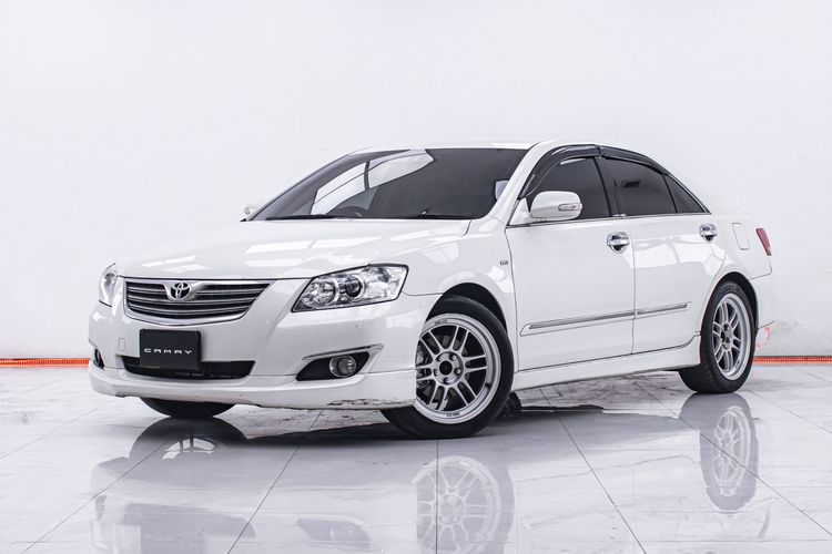 รถ Toyota Camry 2.4 V สี ขาว