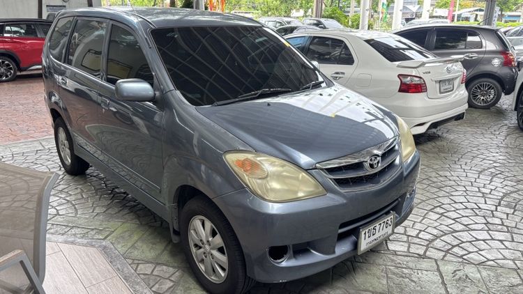 รถ Toyota Avanza 1.5 E สี เทา