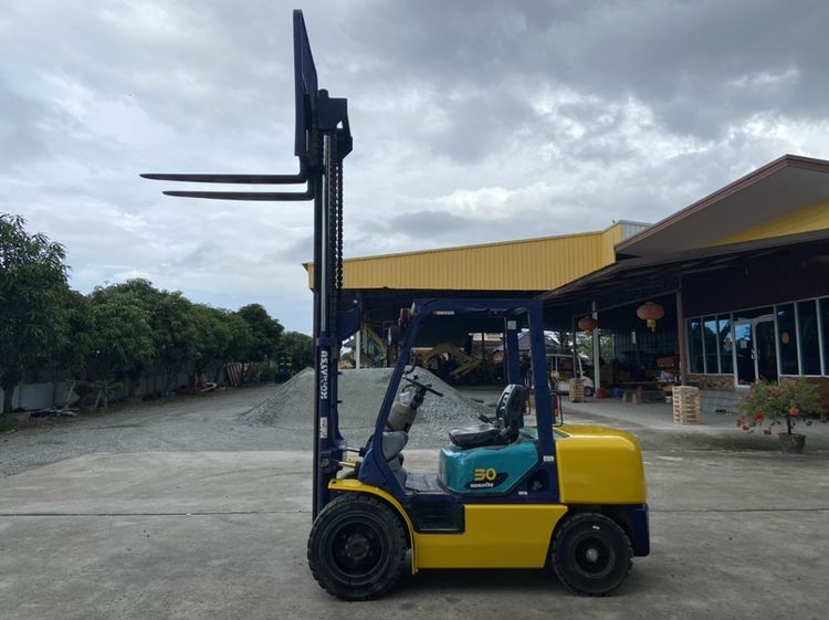 รถฟอร์คลิฟท์ KOMATSU  รุ่น FD30T-14  ยก 3 ตัน เสาสูง 3 เมตร