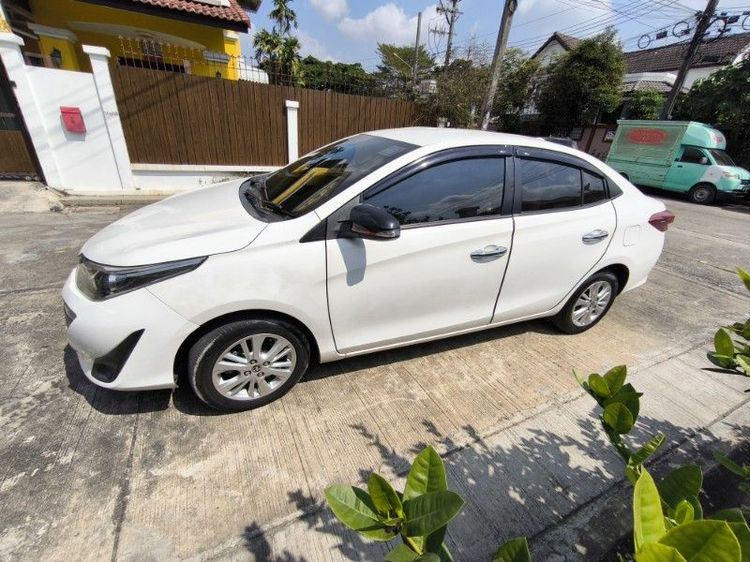 Toyota Yaris 2017 1.2 G Sedan เบนซิน ไม่ติดแก๊ส เกียร์อัตโนมัติ ขาว รูปที่ 3