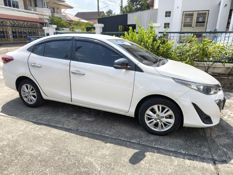 Toyota Yaris 2017 1.2 G Sedan เบนซิน ไม่ติดแก๊ส เกียร์อัตโนมัติ ขาว รูปที่ 4