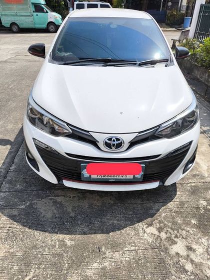 รถ Toyota Yaris 1.2 G สี ขาว