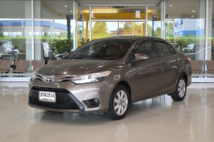 รถ Toyota Vios 1.5 G สี น้ำตาล