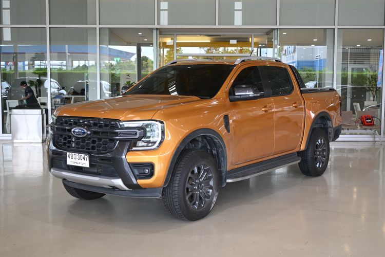 รถ Ford Ranger 2.0 Hi-Rider Wildtrak สี เหลือง