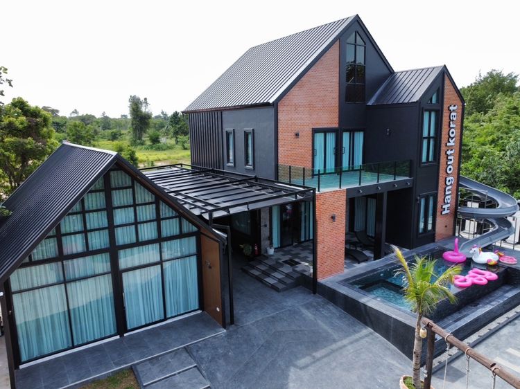 อสังหาริมทรัพย์บ้านห้าห้องนอนหกห้องน้ำอสังหาริมทรัพย์บ้าน5ห้องนอน6ห้องน้ำมีสระว่ายน้ำ