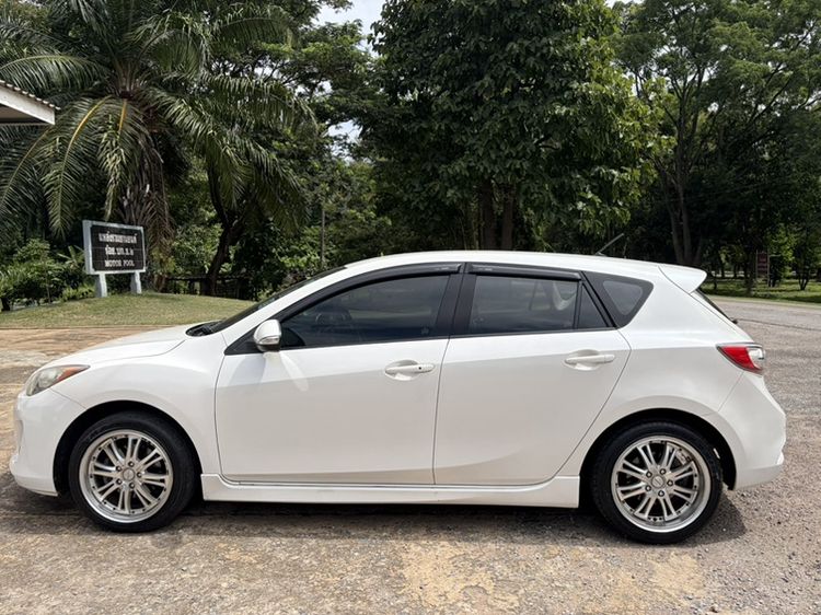 Mazda Mazda3 2013 1.6 Spirit Sports Plus Sedan เบนซิน เกียร์อัตโนมัติ ขาว รูปที่ 3