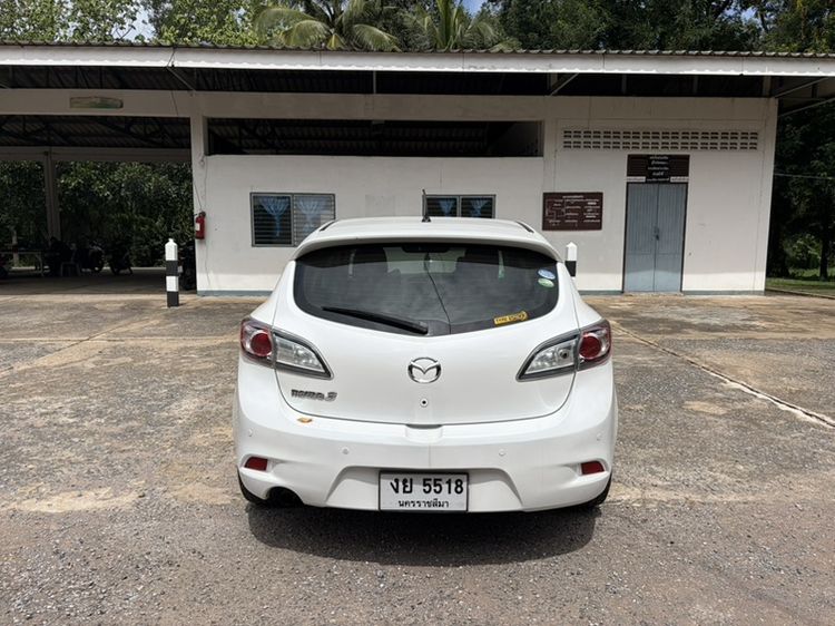 Mazda Mazda3 2013 1.6 Spirit Sports Plus Sedan เบนซิน เกียร์อัตโนมัติ ขาว รูปที่ 4