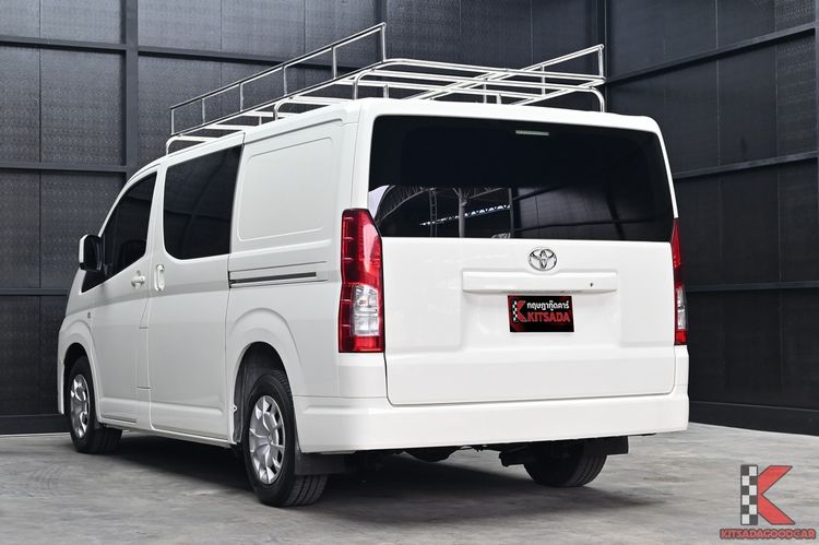 Toyota Hiace 2021 2.8 economy Van ดีเซล ไม่ติดแก๊ส เกียร์ธรรมดา ขาว รูปที่ 3
