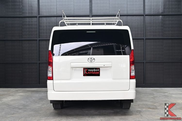 Toyota Hiace 2021 2.8 economy Van ดีเซล ไม่ติดแก๊ส เกียร์ธรรมดา ขาว รูปที่ 4