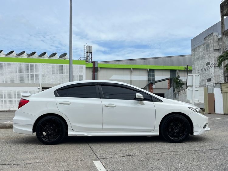 Honda Civic 2014 1.8 Modulo Sedan เบนซิน ไม่ติดแก๊ส เกียร์อัตโนมัติ ขาว รูปที่ 4