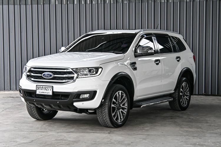 รถ Ford Everest 2.0 Titanium Plus สี ขาว