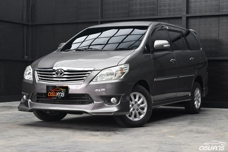รถ Toyota Innova 2.0 V สี เทา