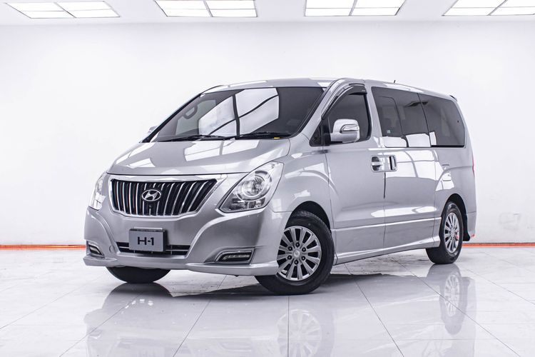 รถ Hyundai H-1  2.5 Deluxe สี เทา