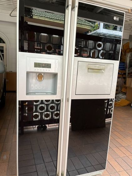 ตู้เย็น LG 27Q ขายตามสภาพ ไม่เย็น นะคะ   ฿ 2,000
