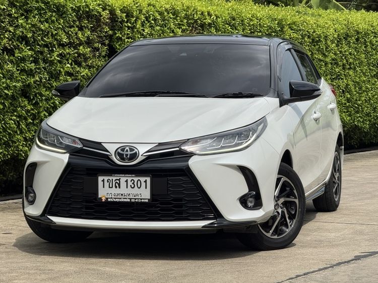 รถ Toyota Yaris 1.2 Sport Premium สี ขาว