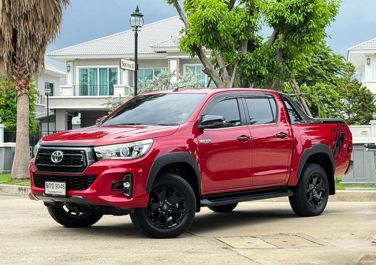 รถ Toyota Hilux Revo 2.4 Prerunner G Rocco สี แดง