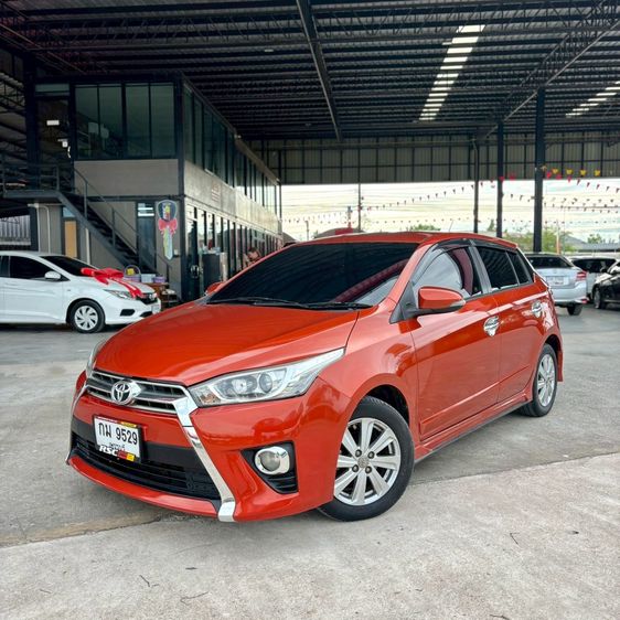 รถ Toyota Yaris 1.2 G สี ส้ม
