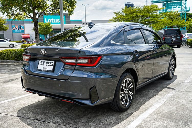 Toyota Yaris ATIV 2025 1.2 Premium Luxury Sedan เบนซิน ไม่ติดแก๊ส เกียร์อัตโนมัติ เทา รูปที่ 4